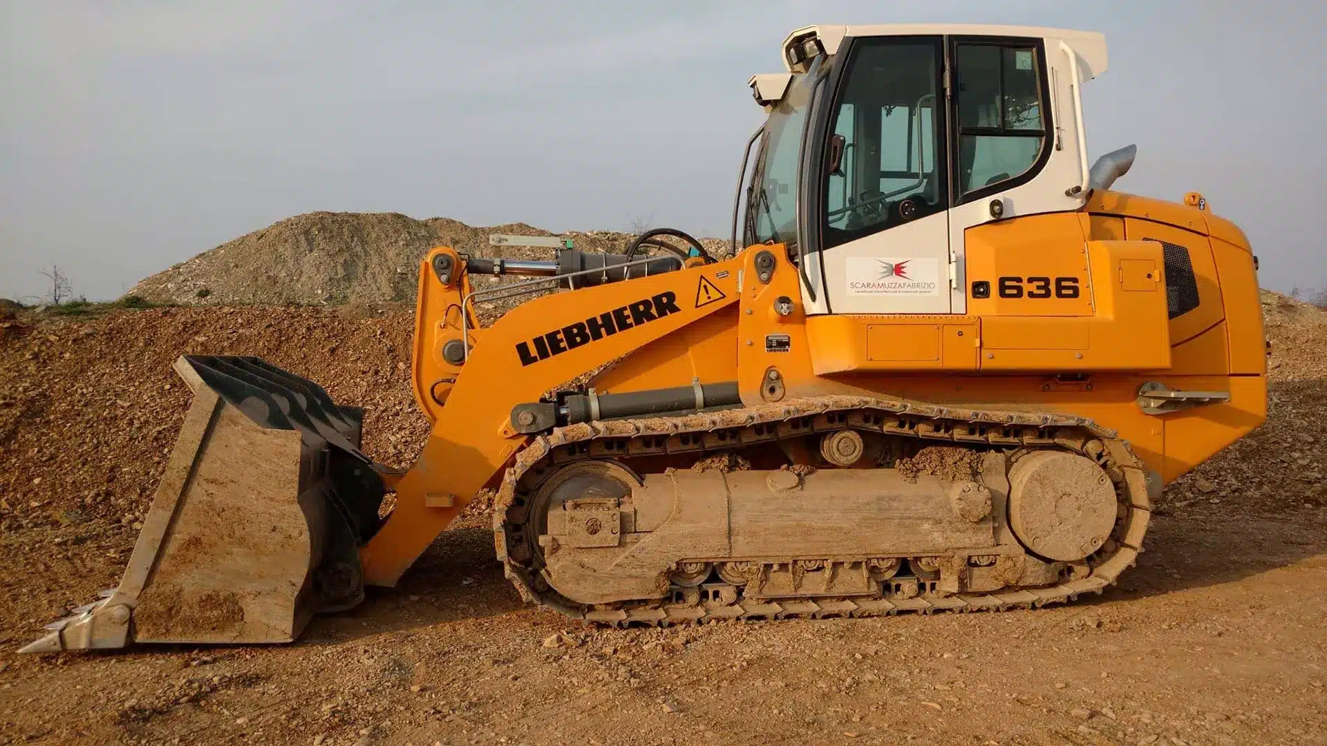 escavatori-cingolati-e-gommati